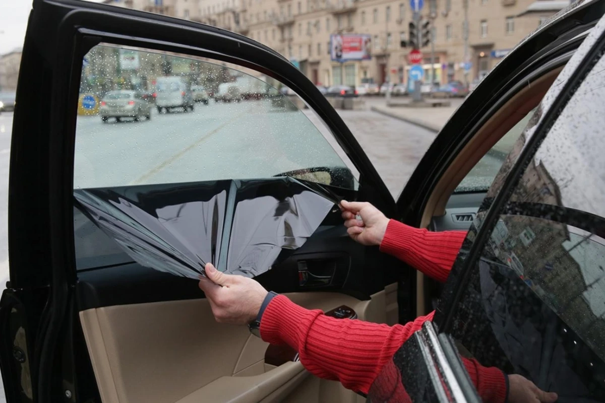 В Азербайджане принято важное решение по шторкам и жалюзи в автомобилях