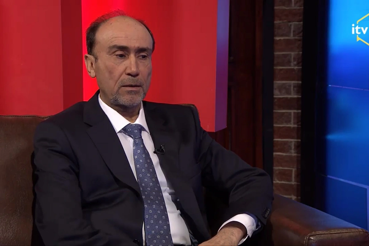 Banklar pul dəyişən vətəndaşdan niyə şəxsiyyət vəsiqəsi tələb edir? - AÇIQLAMA