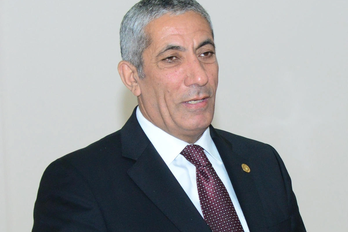 Siyavuş Novruzov: “Nazir qalıb kənarda mətbuat xidməti xalqa əlləzinə oxuyur”