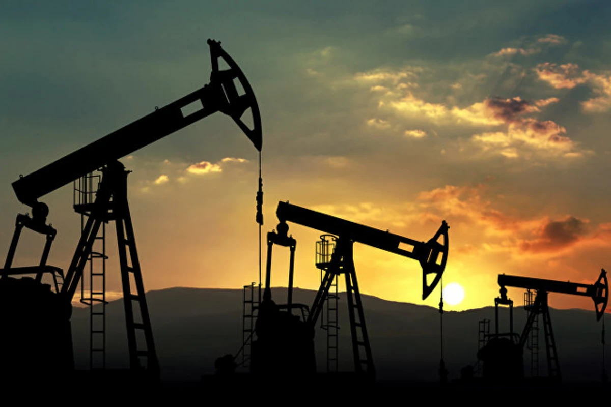 Нефть продолжает дешеветь на опасениях возобновления торговой войны США-КНР