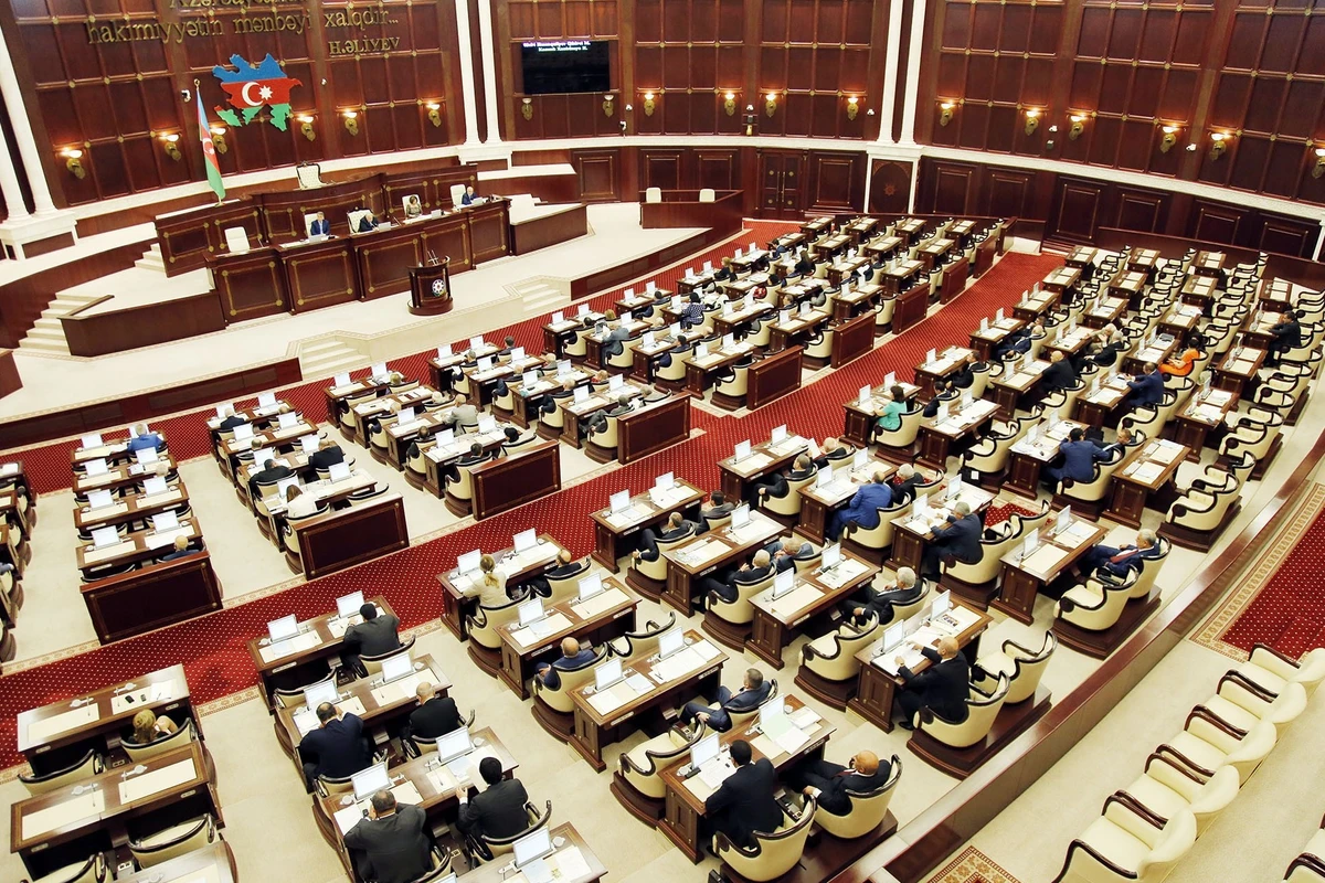 Milli Məclisdə deputatlar icra başçısına görə mübahisə etdilər
