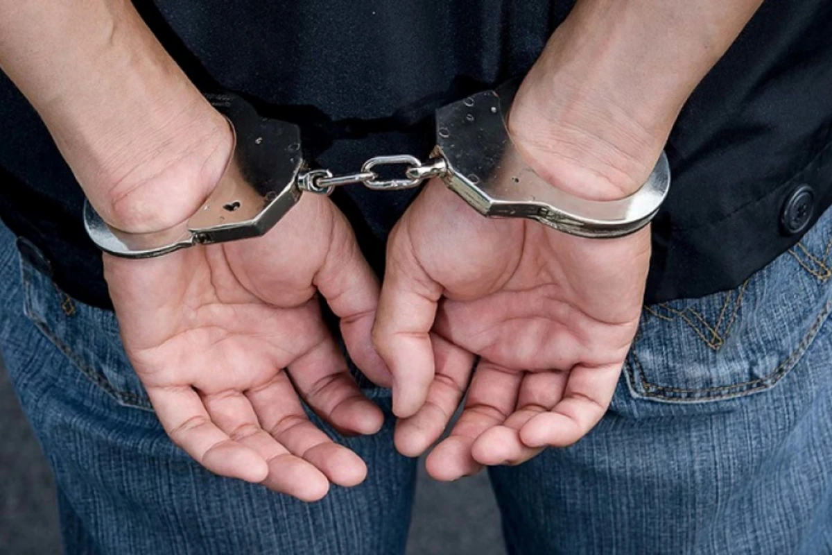 В Азербайджане налоговики задержаны при получении взятки