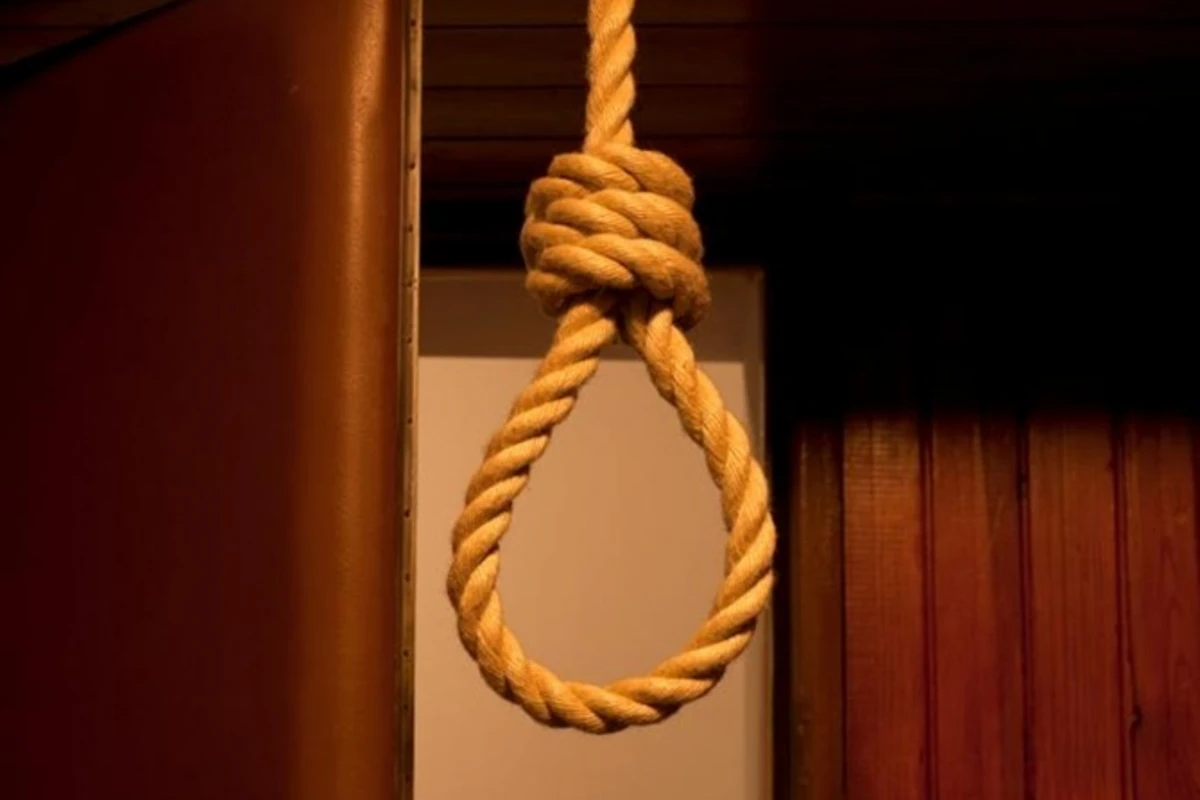 В Баку повесилась 10-летняя девочка