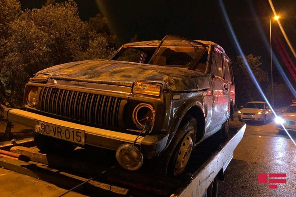 Bakıda tuneldə avtomobil aşıb, xəsarət alan var - FOTO