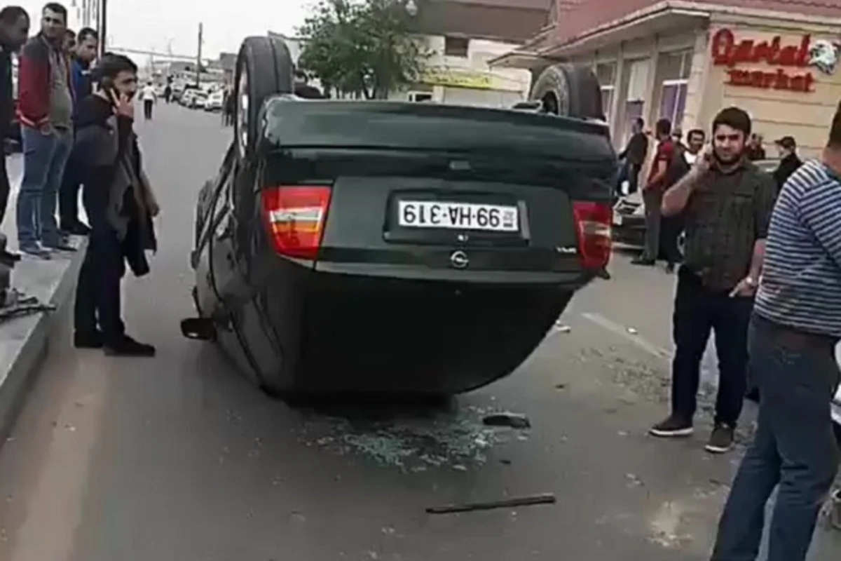 Bakıda ağır qəza - Opel aşaraq yolu kəsdi - VİDEO