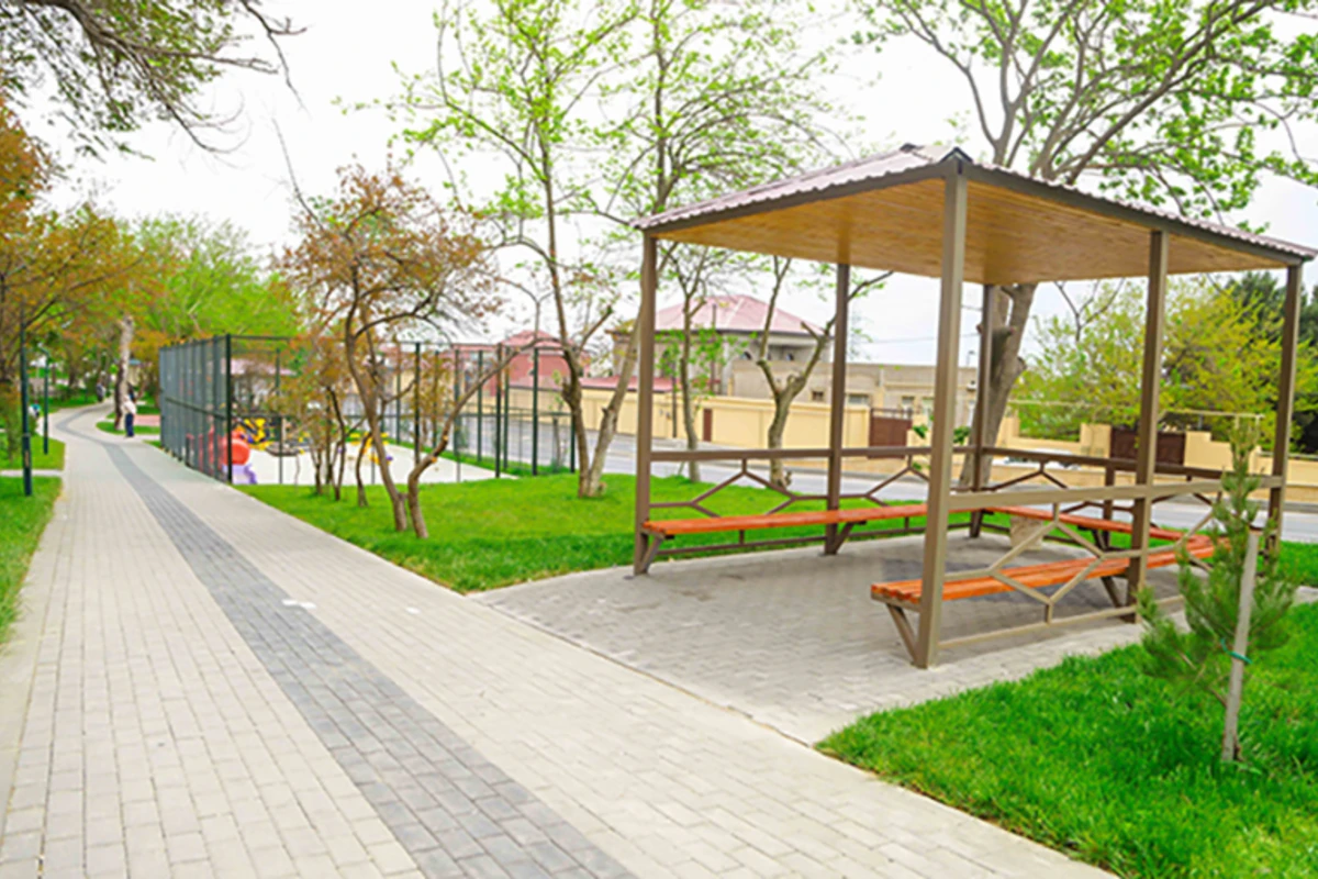 Bakıda qanunsuz çəpərlənmələr sökülüb, uşaq əyləncə meydançaları quraşdırılıb - FOTO