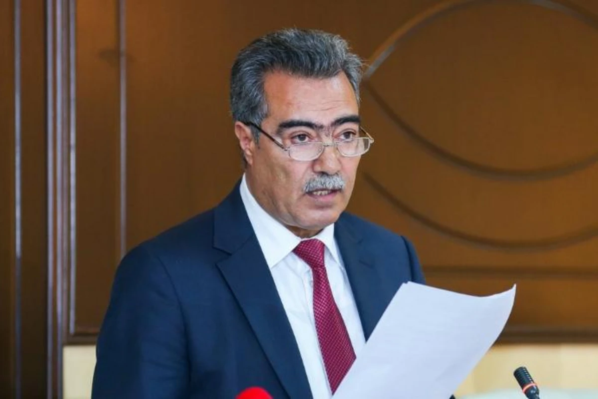 Vüqar Səfərli jurnalistlərin binasından aşığa ev verib