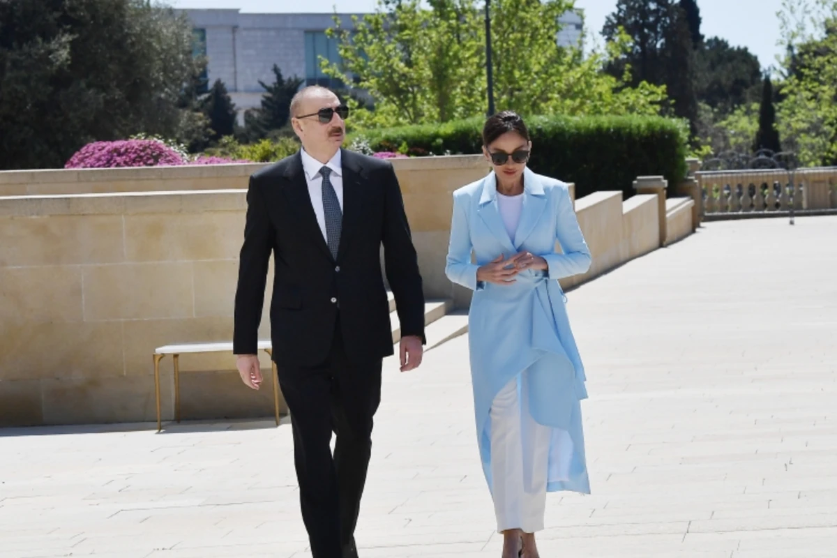 İlham Əliyev və Mehriban Əliyeva Həzi Aslanovun məzarını ziyarət ediblər - FOTO