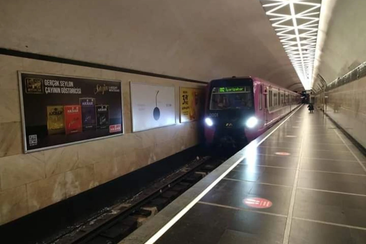 Bakıda qadın özünü metroda qatarın altına atmağa cəhd etdi