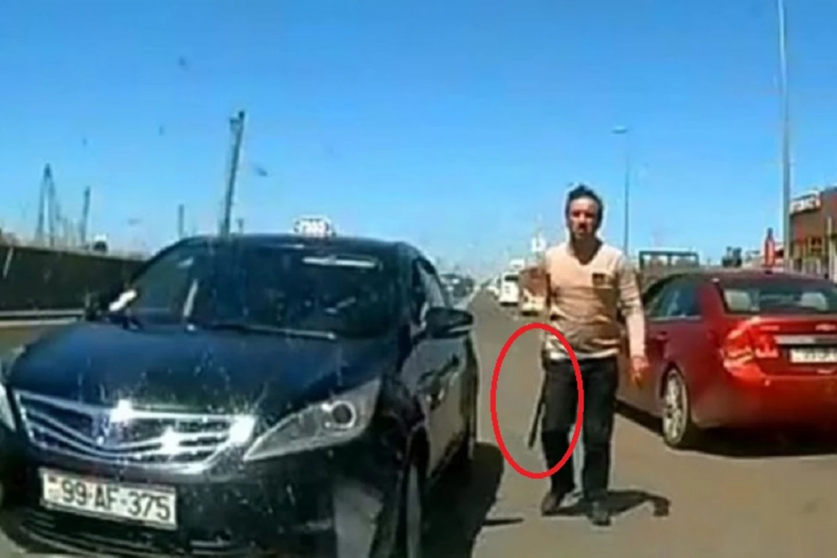 Bakıda əks yola çıxan sürücüdən gözlənilməz hərəkət - VİDEO