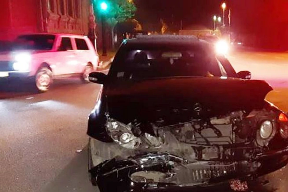 Gəncədə “VAZ 2107” ilə “Mercedes” toqquşub