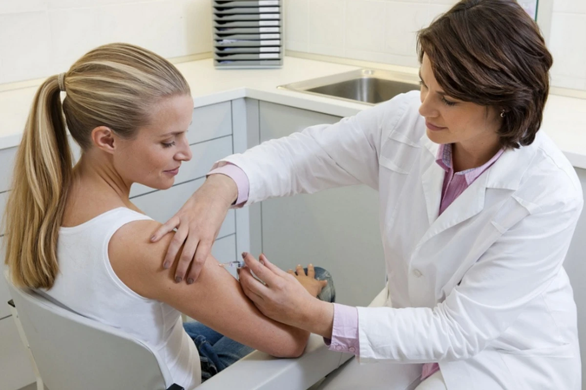 Десять прививок, которые делают взрослым