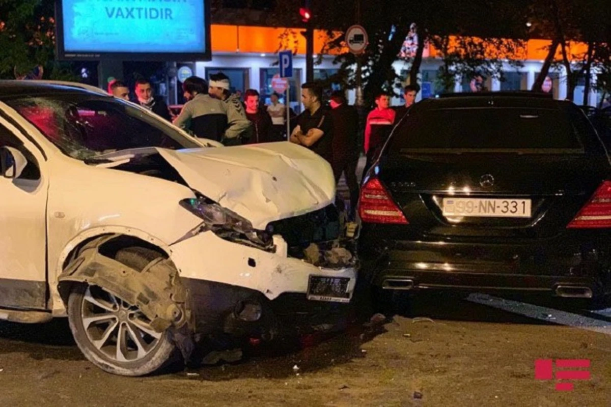 Bakıda iki avtomobil toqquşub, Türkiyə vətəndaşı xəsarət alıb - FOTO