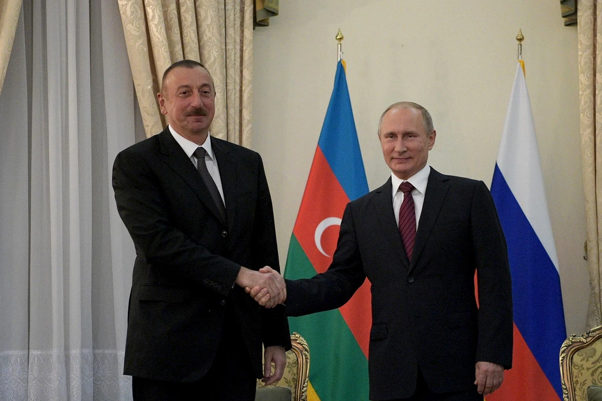 Владимир Путин позвонил президенту Ильхаму Алиеву