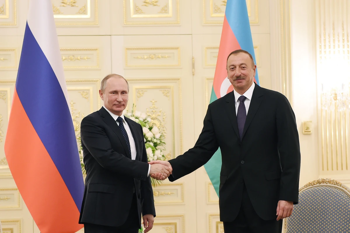 Владимир Путин поздравил президента Ильхама Алиева