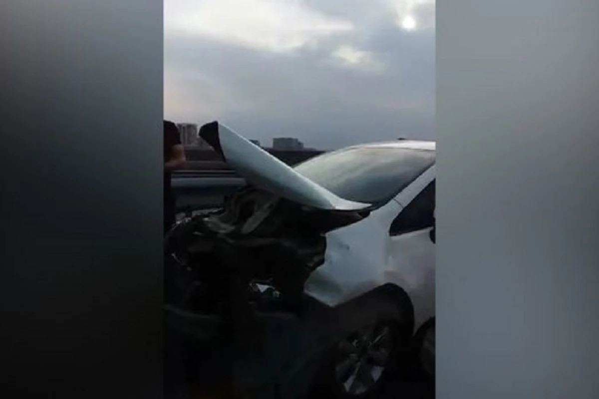 Bakıda idarəetməni itirən sürücü qəza törətdi - VİDEO Bakıda idarəetməni itirən sürücü qəza törətdi - VİDEO