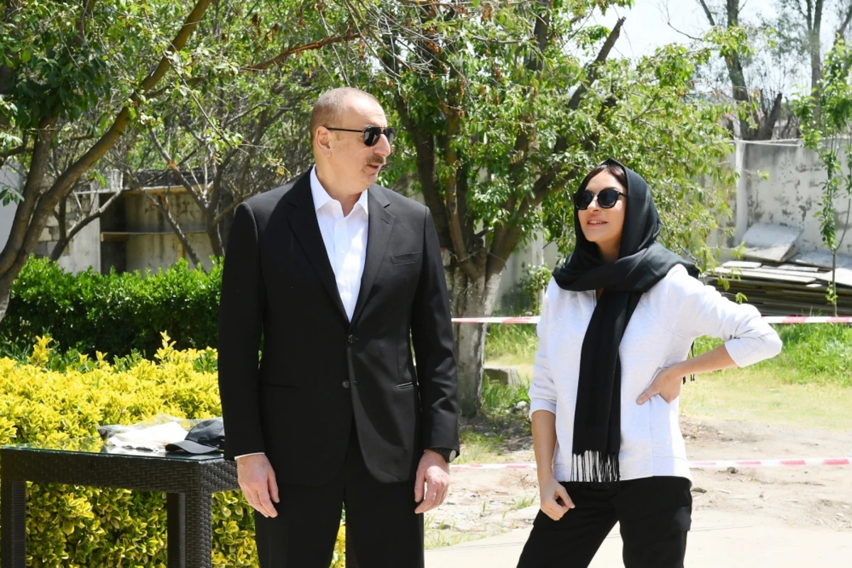 İlham Əliyev və Mehriban Əliyeva Pirsaat Baba ziyarətgahında - FOTO (YENİLƏNİB) İlham Əliyev və Mehriban Əliyeva Pirsaat Baba ziyarətgahında - FOTO (YENİLƏNİB)