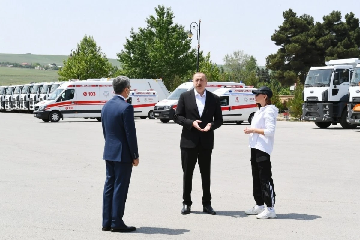 Prezident Şamaxıya ayrılan nəqliyyat vasitələri və xüsusi texnikalarla tanış olub - FOTO (YENİLƏNİB) Prezident Şamaxıya ayrılan nəqliyyat vasitələri və xüsusi texnikalarla tanış olub - FOTO (YENİLƏNİB)