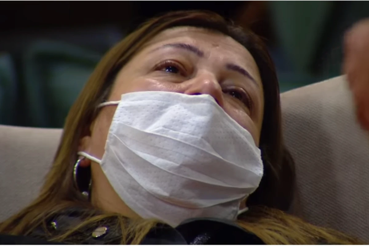 Tanınmış müğənninin xanımının vəziyyəti efirdə pisləşdi - VİDEO Tanınmış müğənninin xanımının vəziyyəti efirdə pisləşdi - VİDEO