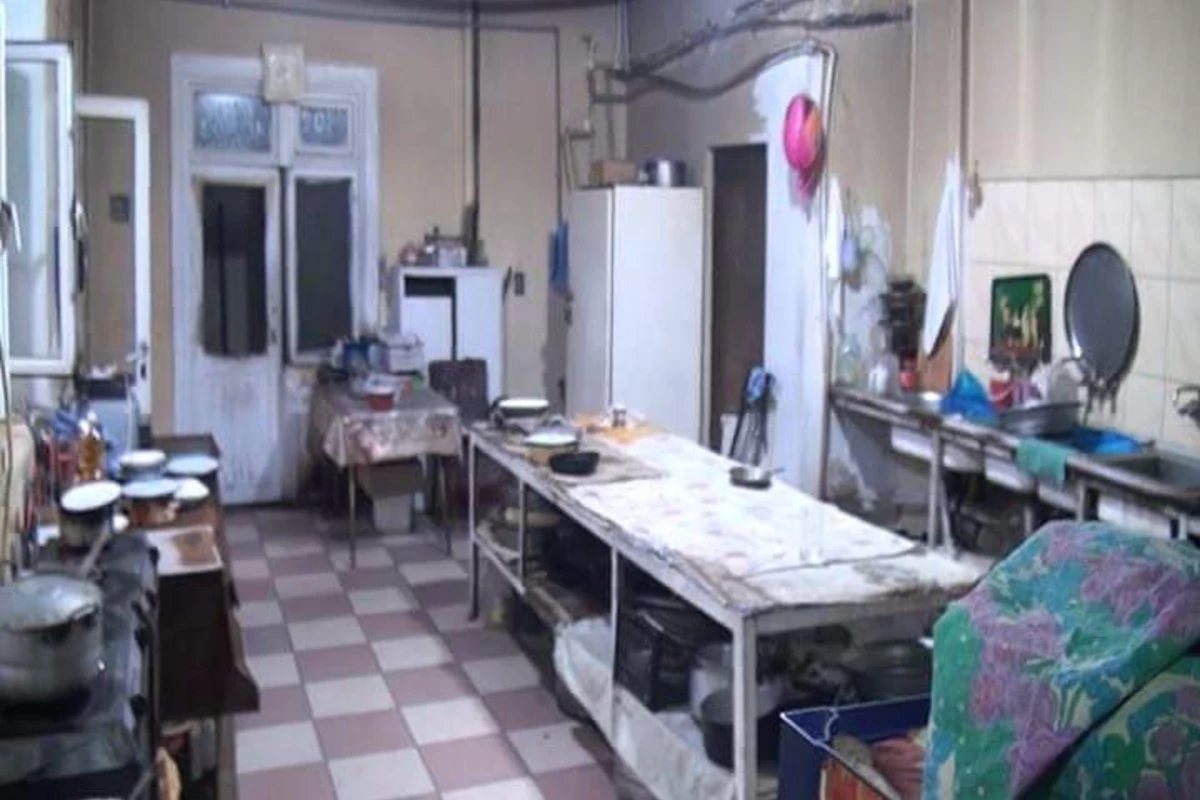 AQTA reyd keçirdi - Sanitar normalara cavab verməyən kafe aşkar olundu - FOTO AQTA reyd keçirdi - Sanitar normalara cavab verməyən kafe aşkar olundu - FOTO