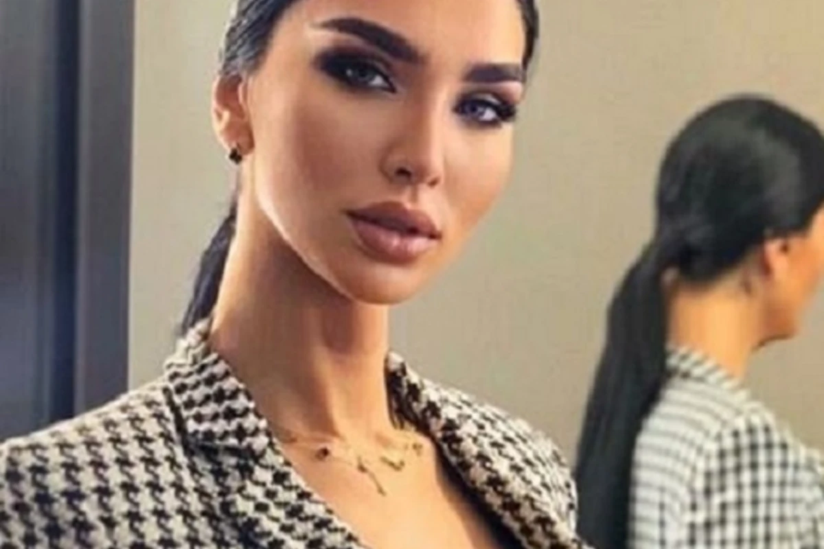 Cazibədar aparıcı görün kimin qızı imiş - FOTO Cazibədar aparıcı görün kimin qızı imiş - FOTO