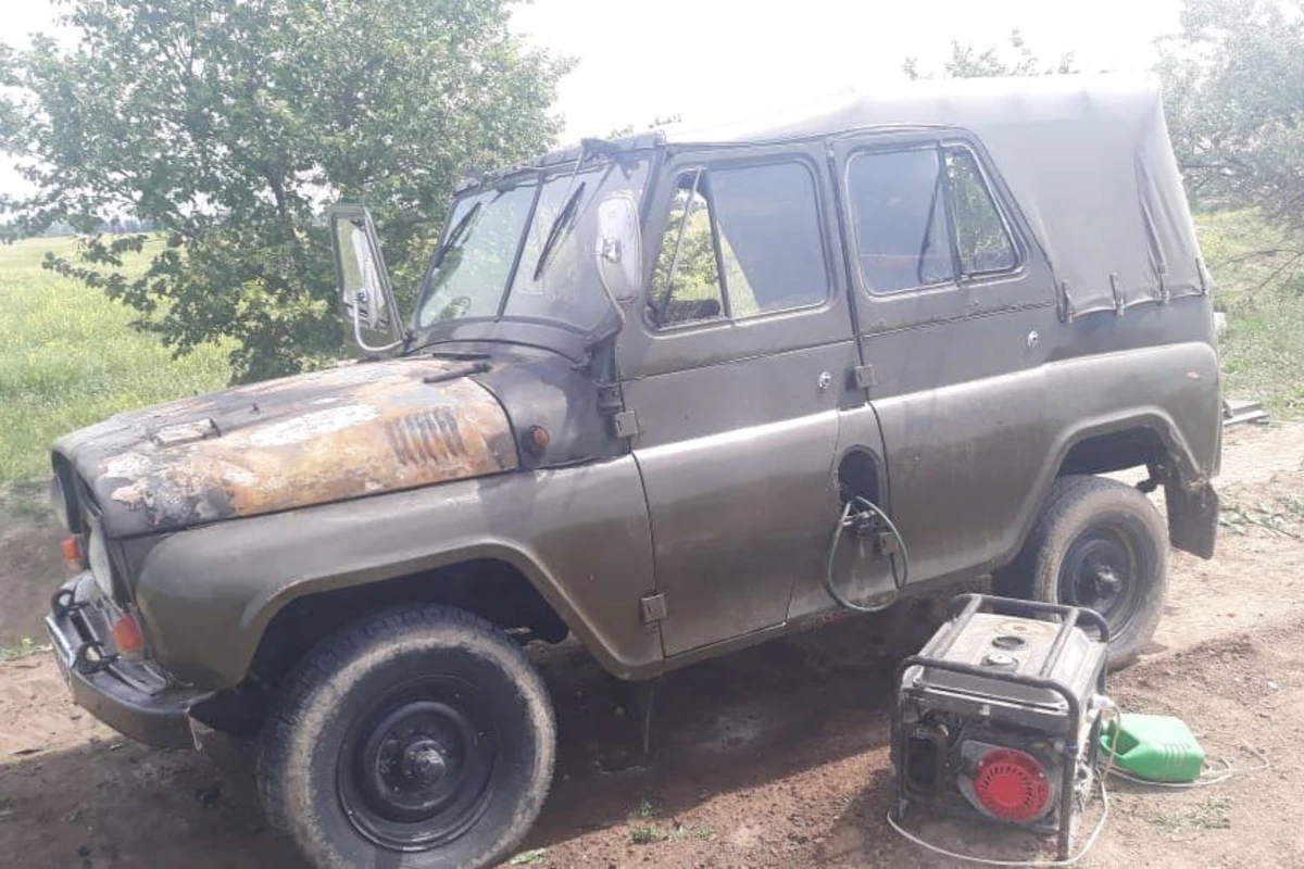 UAZ markalı avtomobil qəfildən alışdı - FOTO UAZ markalı avtomobil qəfildən alışdı - FOTO