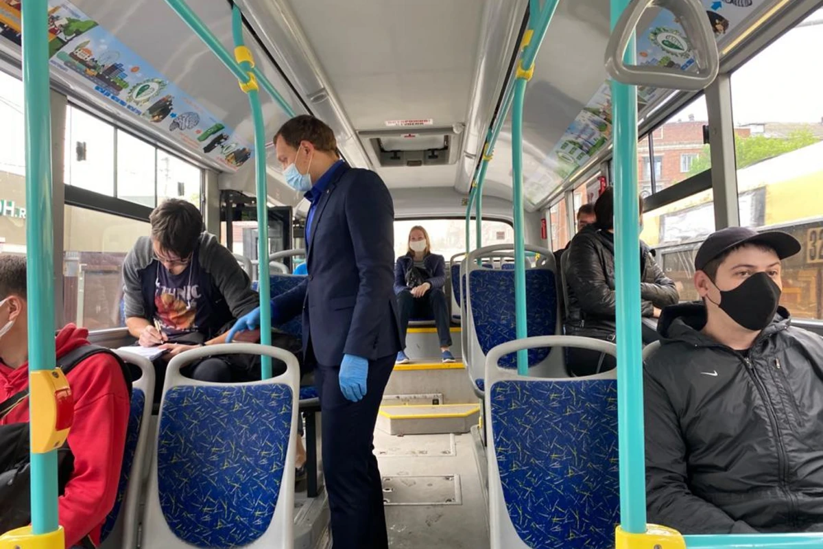 Запрещено находиться без масок в автобусах и такси