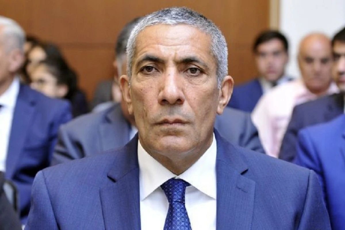 Siyavuş Novruzovdan sosial şəbəkələrlə bağlı TƏKLİF Siyavuş Novruzovdan sosial şəbəkələrlə bağlı TƏKLİF