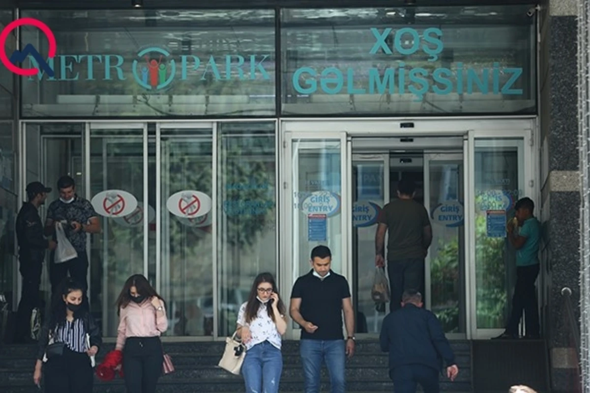 Məhdudiyyətlər götürüldü, “Mall”lar açıldı - FOTO