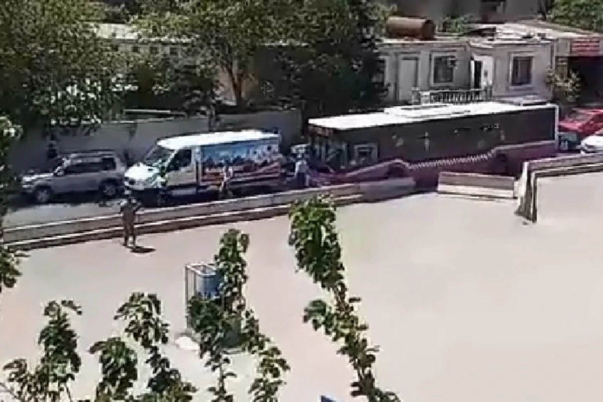 Bakıda maşın mağazaya girdi - VİDEO Bakıda maşın mağazaya girdi - VİDEO