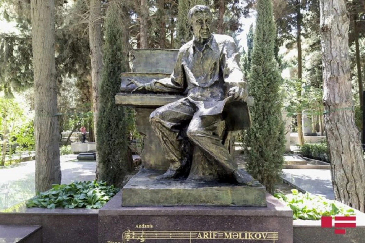 Arif Məlikovun abidəsi ucaldılıb Arif Məlikovun abidəsi ucaldılıb