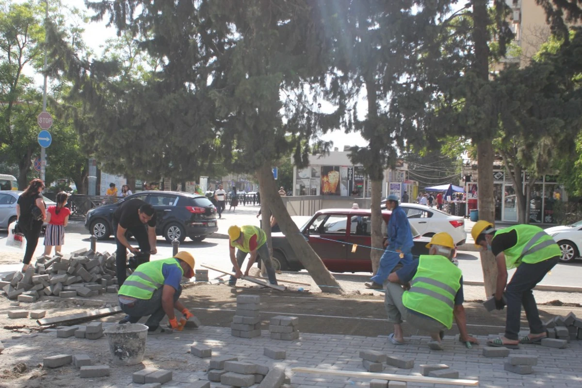 Bakı küçələrində yenidənqurma işləri aparılır - FOTO