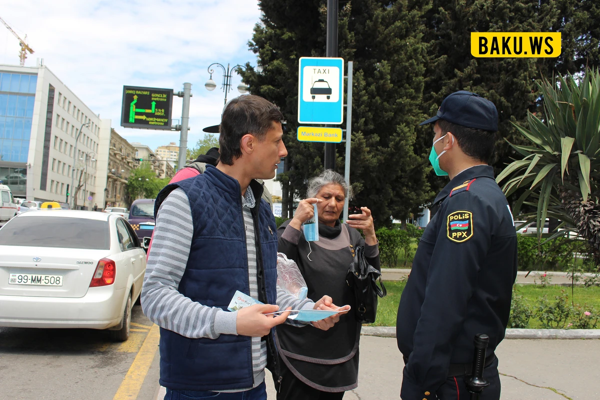 Bakıda polis maska taxmayanlara qarşı reydlərə başlayıb Bakıda polis maska taxmayanlara qarşı reydlərə başlayıb