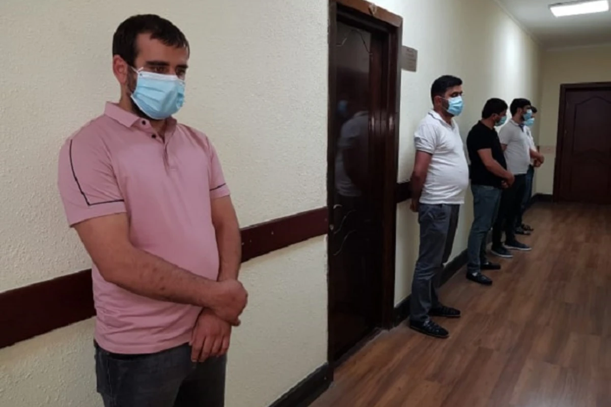 Qəlyan çəkənlər cərimələndi - FOTO Qəlyan çəkənlər cərimələndi - FOTO