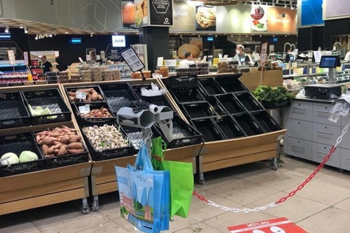 Həftəsonu qadağası veriləndən sonra marketlər - FOTO