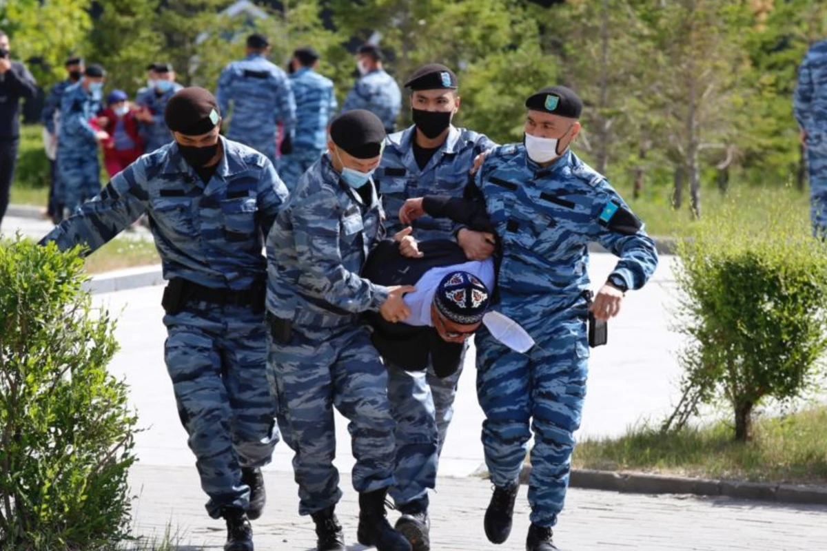 В Казахстане вспыхнули массовые протесты: десятки задержанных - ВИДЕО