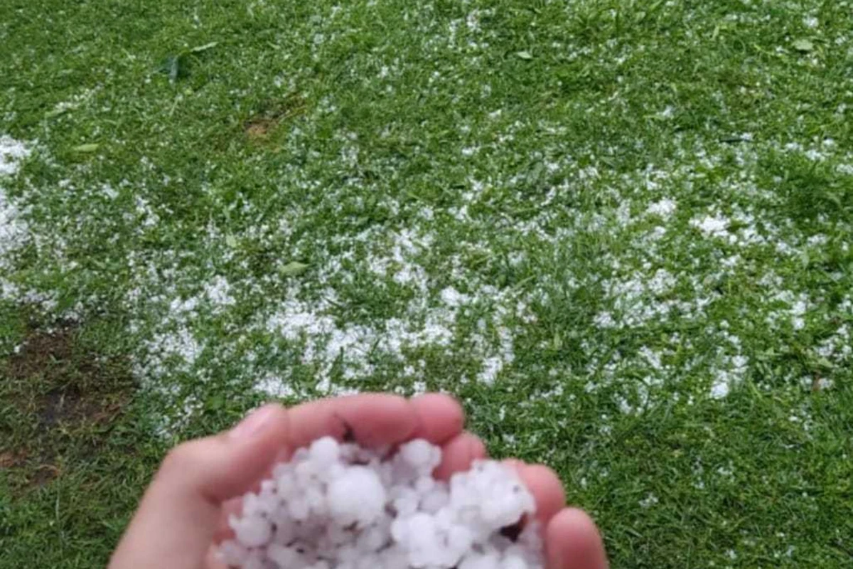 Dolu və yağış körpünü uçurdu - FOTO