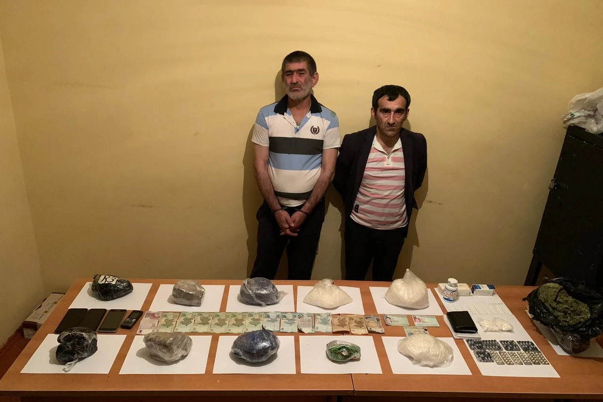 “Bakı Beynəlxalq Dəniz Ticarət Limanı”na məxsus avtomobildə narkotik daşınırmış - FOTO “Bakı Beynəlxalq Dəniz Ticarət Limanı”na məxsus avtomobildə narkotik daşınırmış - FOTO