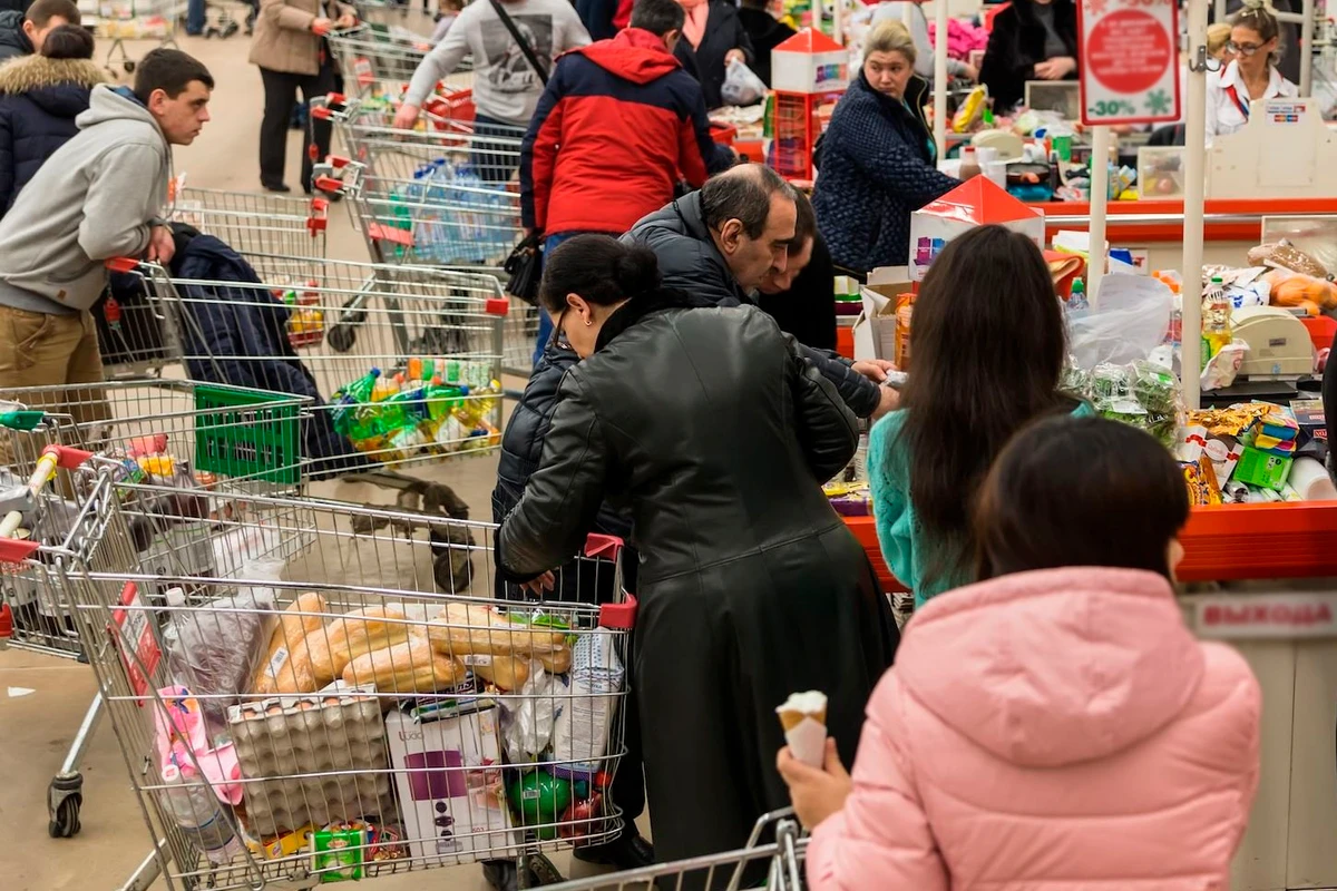 Marketlərə edilən basqın - ƏHALİNİ QORXUDAN NƏDİR?