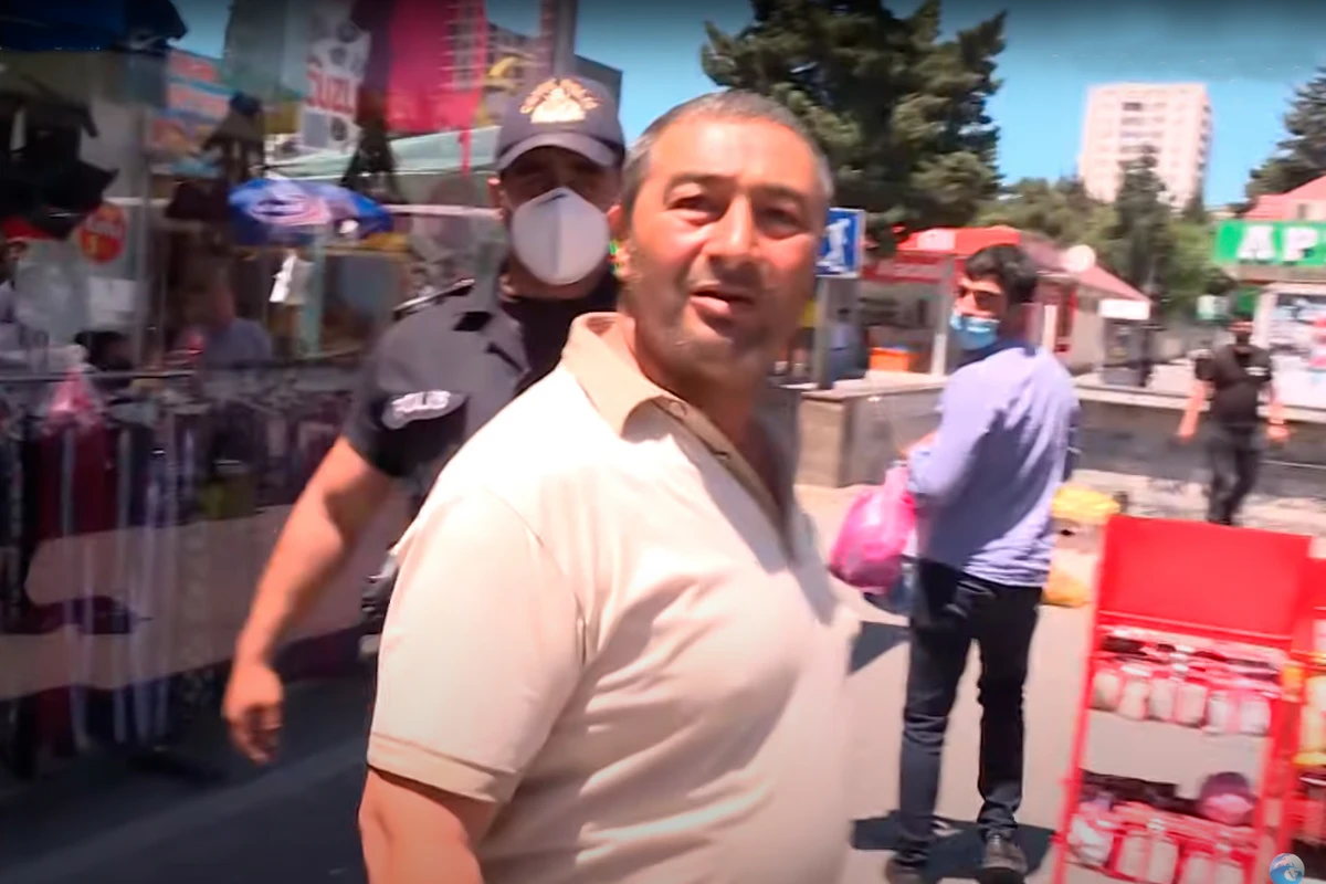 Bakıda maska taxmayan sakin Ölmək istəyirəm deyib operatora hücum etdi - VİDEO Bakıda maska taxmayan sakin Ölmək istəyirəm deyib operatora hücum etdi - VİDEO