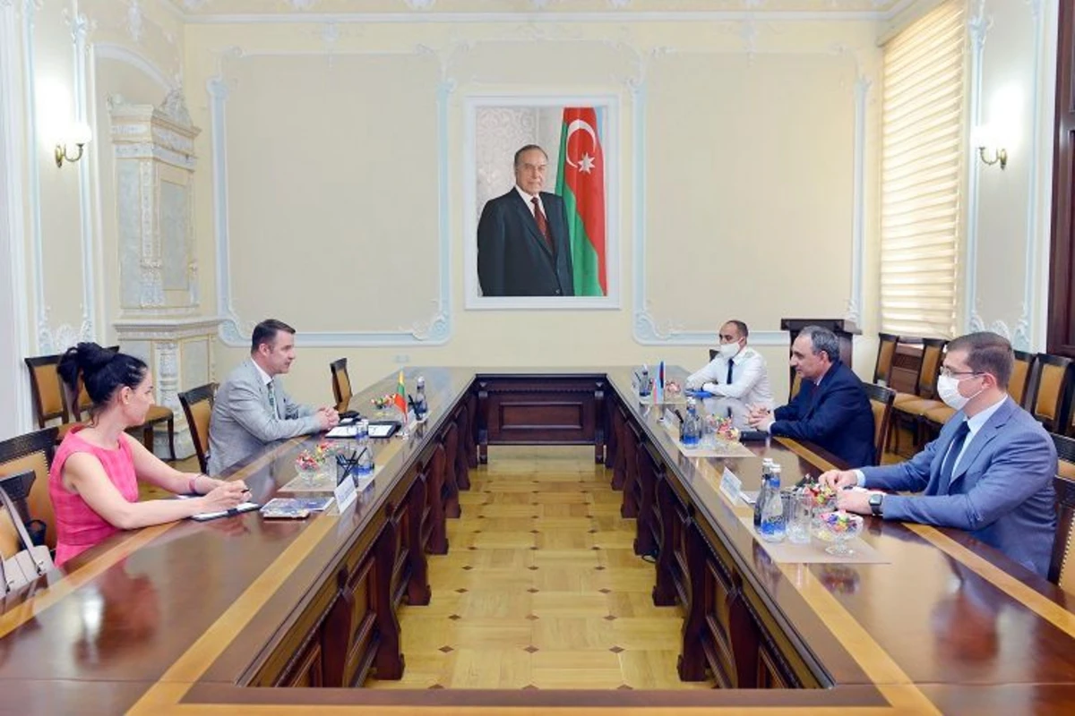 Baş prokuror Litva səfiri ilə görüşüb
