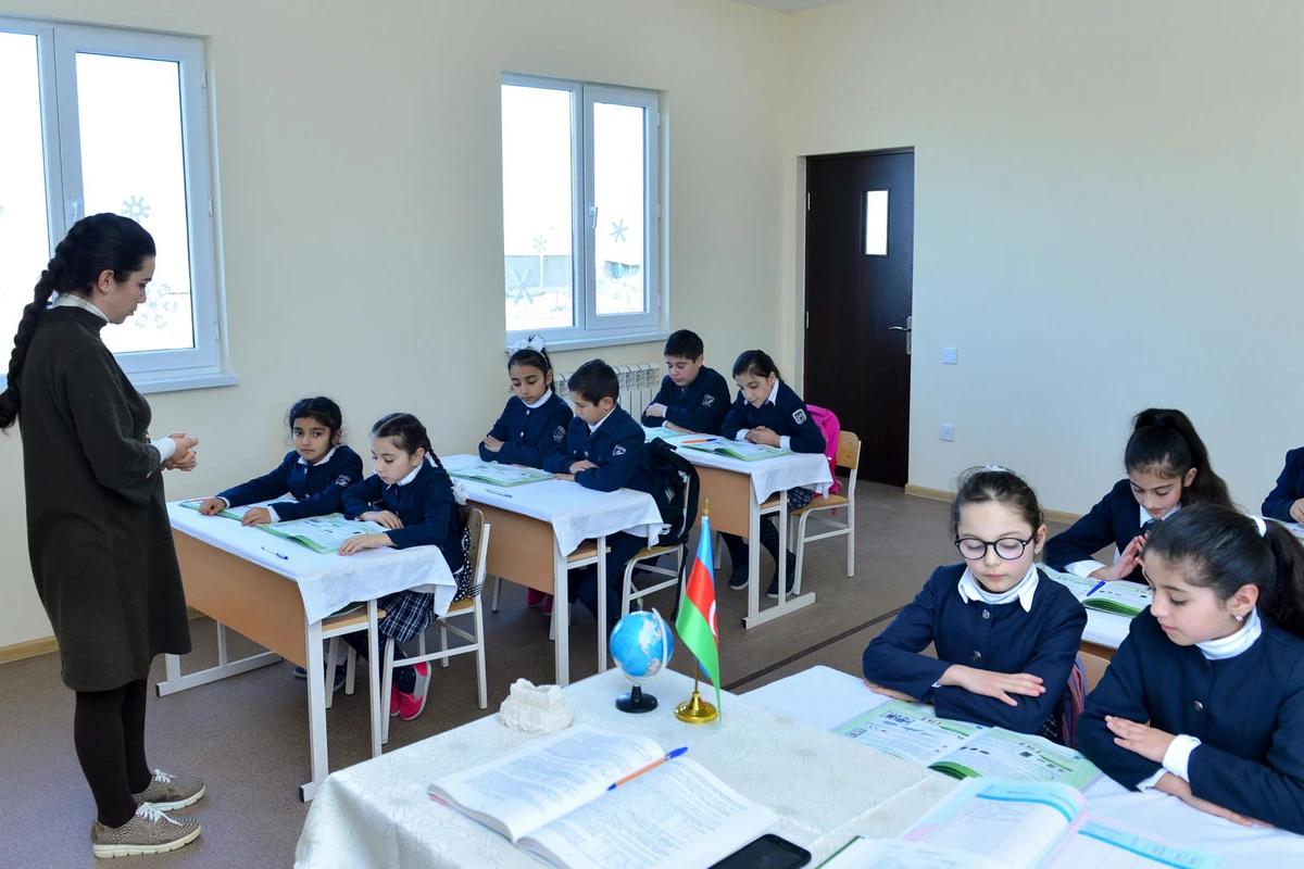 Bu il 24 minə yaxın şagird məktəbini dəyişib