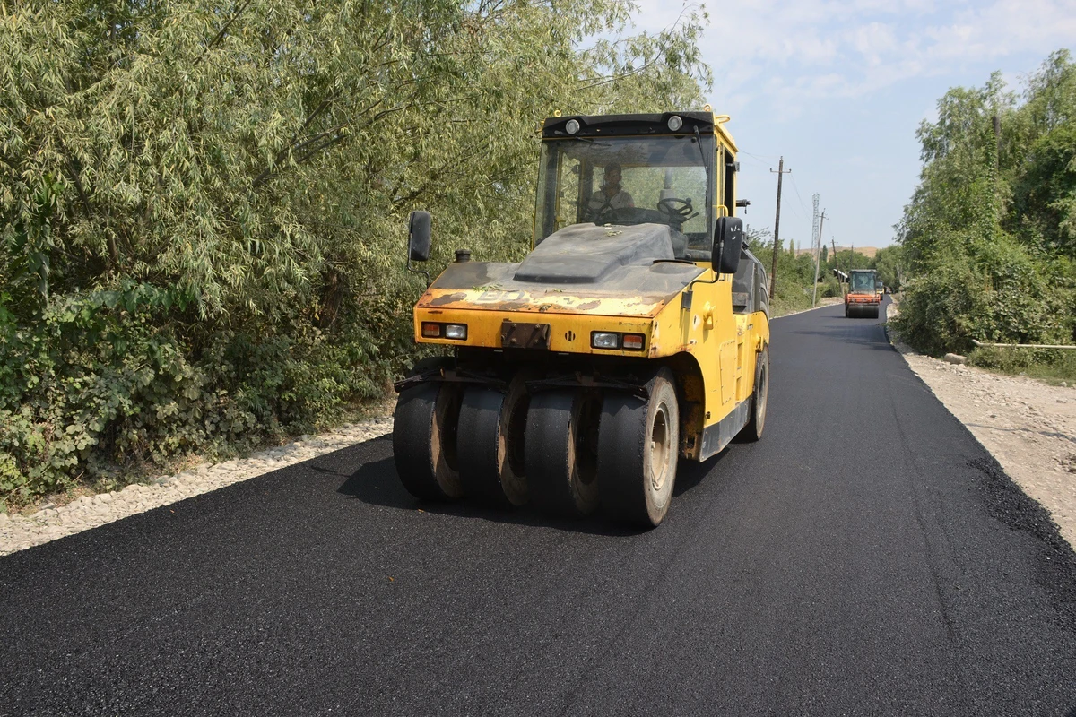 Prezident yol tikintisi üçün 900 min manat pul ayırdı