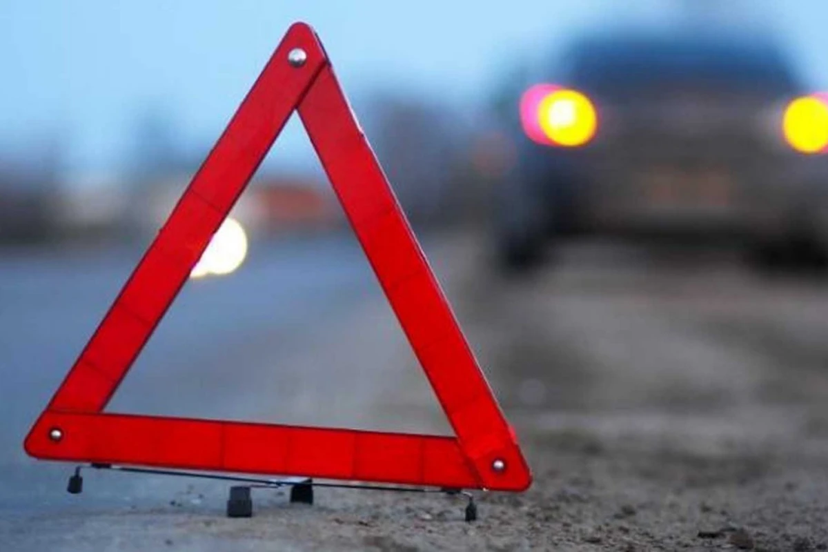 В Азербайджане автомобиль сбил 6 человек, один из них скончался