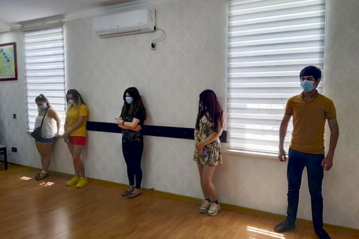 Əyləncə məclisi təşkil edən şəxslər cəzalandırıldı - FOTO