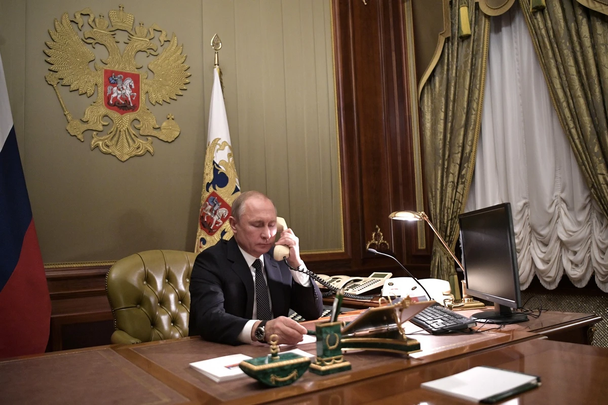 Путин показал свой секретный кабинет в Кремле - ВИДЕО Путин показал свой секретный кабинет в Кремле - ВИДЕО