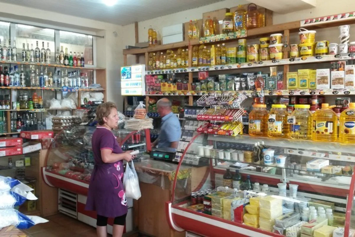 Bu marketlərdə karantin qaydalarına riayət edilmir