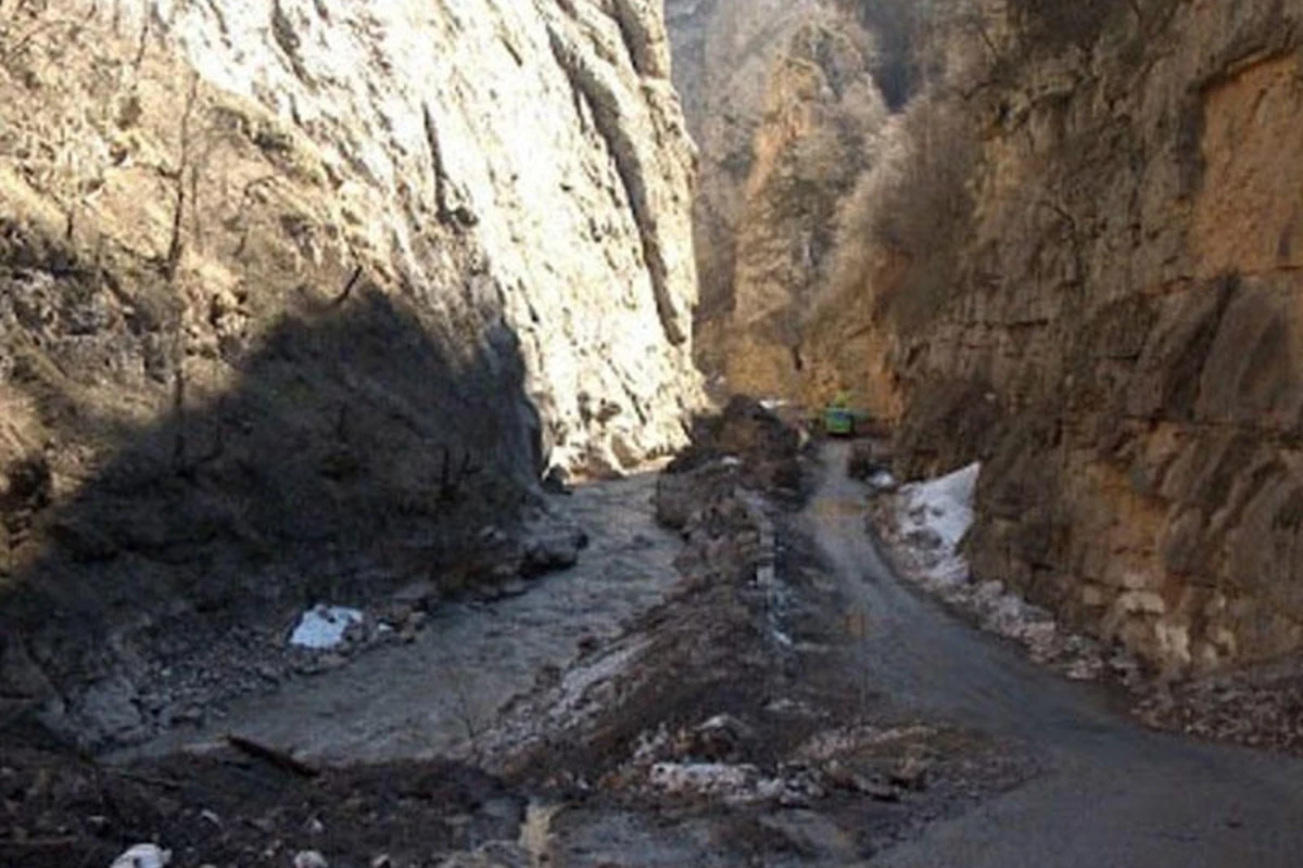 Quba-Xınalıq yolunda uçqun olub