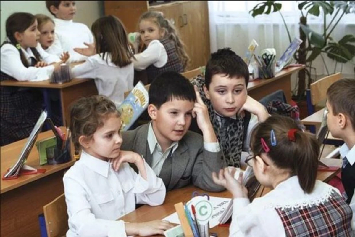 Orta məktəblərdə şagird sıxlığı ilə bağlı normalar təsdiqləndi - RƏSMİ Orta məktəblərdə şagird sıxlığı ilə bağlı normalar təsdiqləndi - RƏSMİ