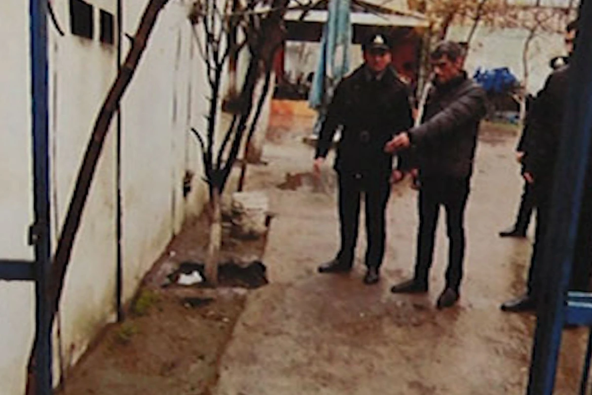 Kafeyə gələn müştərini beysbol taxtası ilə öldürdü